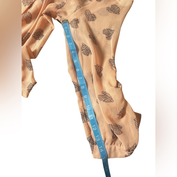 Rue 21 Blush Collar Buttondown Midsleeve RollTab Heart V Neck Shirt Size Small - Picture 14 of 14